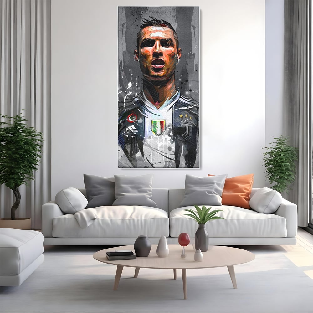 Tablou canvas cu tablou portret cristiano ronaldo juventus, in rama de aluminiu argintiu, pe perete intr-un living